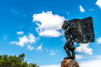 Жандармы Европы или история одного памятника на Крите